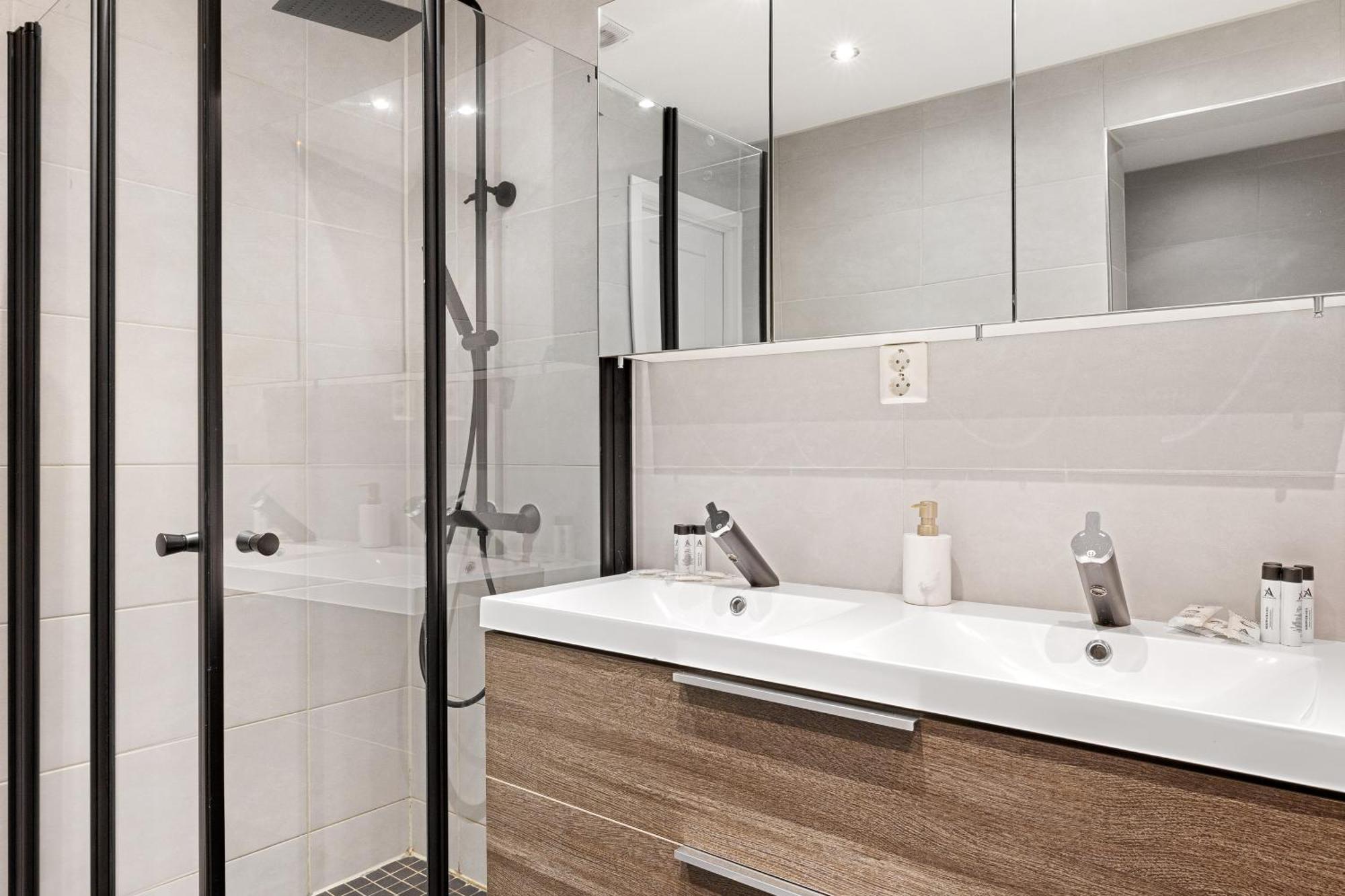 Homerentals L 120Sqm Mid-Central - King Beds - 500Mbps Wi-Fi Bergen Bagian luar foto